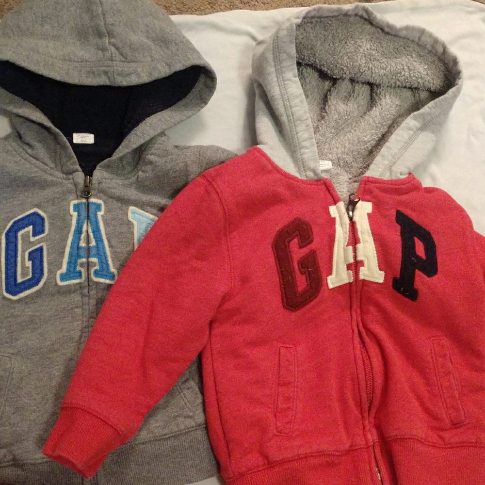 Gap 3t sweaters